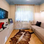 Violet In The Heart Of Apartment *